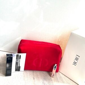 NIB🌹Dior Bundle Red Velvet Pouch +Dior Black
Mascara travel 4ml +dior addict lip